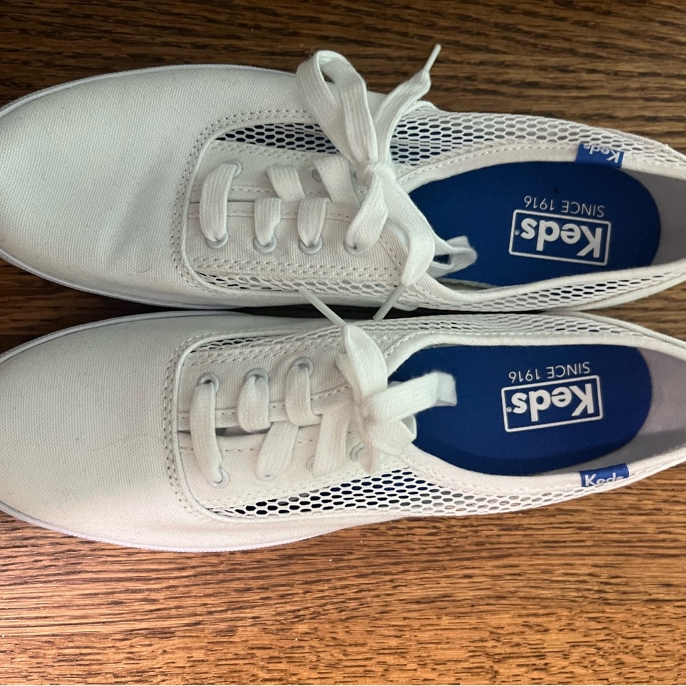 Keds size 8 shoe never worn